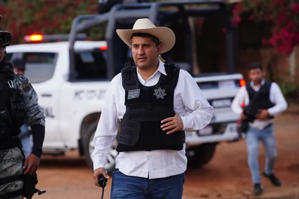 Carlos Manzo, ex alcalde de Uruapan, durante un operativo de seguridad municipal