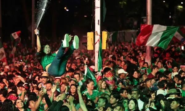 La playera verde de México, inspirada en la Piedra del Sol, ya está agotada en la tienda en línea de Adidas. Foto: Tomada del Gobierno de la CDMX