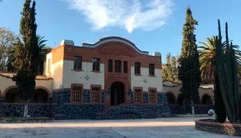 Alumnos de El Mexe exigen contar con las escrituras de la mitad del terreno donde actualmente funcionan tanto la normal rural como un plantel de bachillerato.