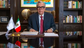 Rubén Rocha Moya reanuda sus funciones como gobernador de Sinaloa en medio de investigaciones abiertas por la FGR y el distanciamiento de los gobernadores de Morena y de la presidenta Claudia Sheinbaum. Foto: Facebook/Rubén Rocha Moya
