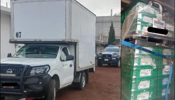 Elementos de la Secretaría de Seguridad Pública de Hidalgo implementaron un despliegue en la región de Tulancingo y Acaxochitlán para asegurar la unidad y la carga recuperada. Foto: SSPH
