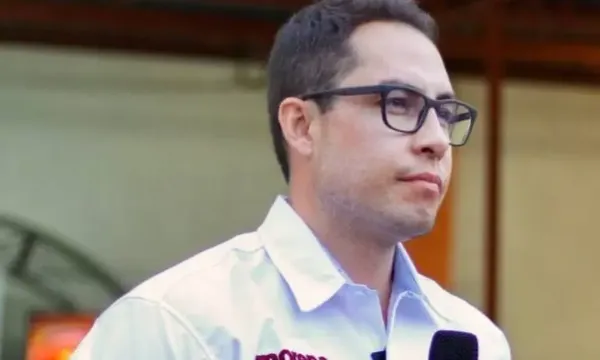 Funcionario de Pachuca durante señalamientos por falta de gasolina en unidades municipales.