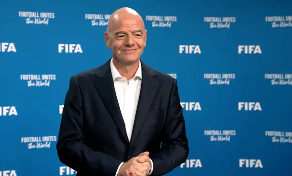 Gianni Infantino, presidente de la FIFA, durante la presentación de proyectos tras el Mundial de 2026. La iniciativa FIFA Forward Enterprise fue cancelada tras no obtener el respaldo de la UEFA y la Concacaf. Foto: FIFA