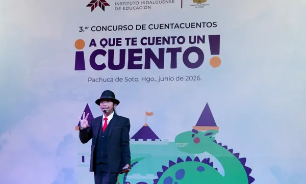 Autoridades educativas de Hidalgo junto a los 21 alumnos finalistas y ganadores del 3.º Concurso de Cuentacuentos ¡A que te cuento un cuento!, certamen diseñado para fortalecer la expresión oral y el hábito de la lectura en educación básica.