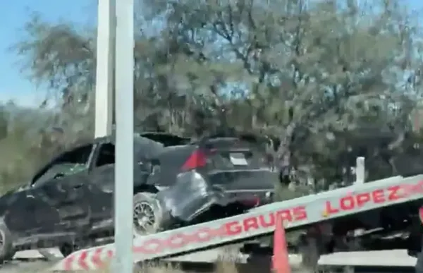 Automóvil volcado en la carretera Pachuca-Actopan a la altura de El Jiadi, El Arenal