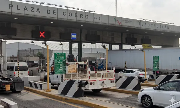 Las maniobras en la autopista México-Querétaro incluirán el montaje de estructuras metálicas pesadas, lo que requiere cierres totales y parciales durante esta semana. Foto: Google Maps