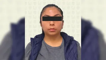 Agentes de la PGJEH en coordinación con la FGJCDMX cumplimentaron la orden de aprehensión contra Karina I. S. en la colonia Plutarco Elías Calles, en Pachuca, por su presunta participación en el delito de robo agravado. Foto: Cortesía