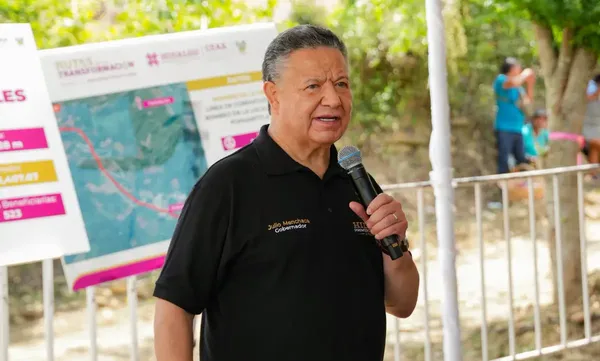 El gobernador Julio Menchaca Salazar informó que el Ejecutivo supervisará el cumplimiento del nuevo tarifario de taxis en Hidalgo y el funcionamiento de taxímetros oficiales.