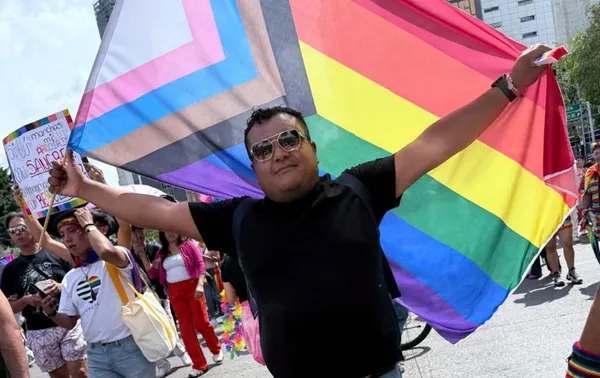 Jesús Laiza, activista LGBT+, en una marcha por los derechos de la diversidad en Hidalgo