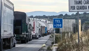 Labores de mantenimiento preventivo y correctivo en la autopista Arco Norte generarán reducción de carriles este lunes 9 de marzo; se recomienda usar vías alternas o moderar la velocidad. Foto: Reporte Ágora/Archivo
