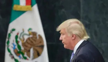 Trump en la Oficina Oval hablando sobre fronteras
