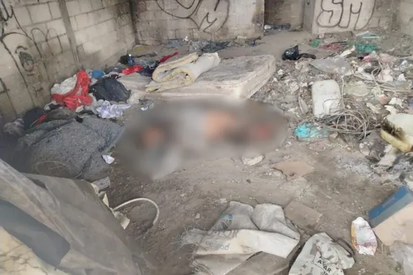 Un hombre en situación de calle fue hallado sin vida, y con visibles signos de violencia, dentro de una vivienda en Pachuca.