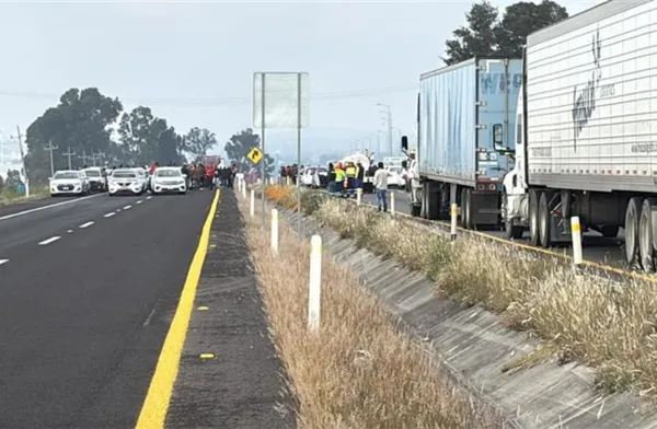 Bloqueo total en el Arco Norte por protesta de transportistas en Jilotepec, Estado de México