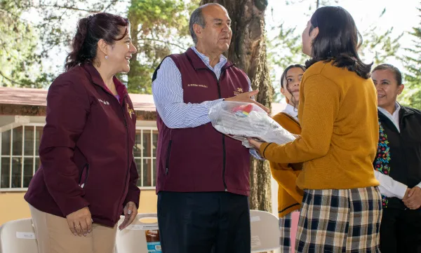 Natividad Castrejón Valdez, titular de la SEPH, convoca a padres de familia y tutores a completar la inscripción escolar del 20 al 26 de agosto para recibir útiles y uniformes escolares sin costo.