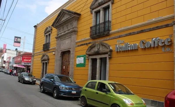 Exterior de tienda Liverpool Express México.