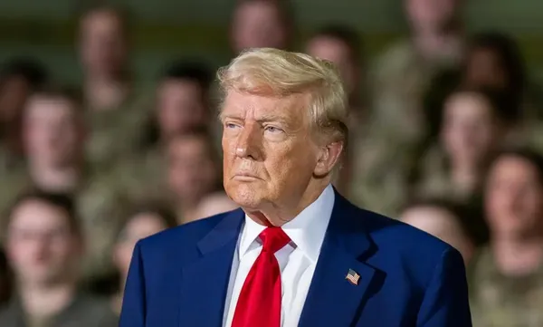 El presidente de Estados Unidos, Donald Trump, reposteó en Truth Social un artículo del comentarista Bill O'Reilly que lanza críticas sin pruebas contra la presidenta Claudia Sheinbaum y su gobierno. Foto: facebook.com/DonaldTrump