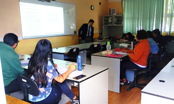 Las asesorías presenciales del curso de preparación TOEFL impartido por el IHE se llevarán a cabo los sábados en las instalaciones de la la Coordinación de Programas de Inglés en la SEPH. FOTO: SEPH