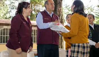 Natividad Castrejón Valdez, titular del IHE, convoca a padres de familia y tutores a completar la inscripción escolar del 20 al 26 de agosto para recibir útiles y uniformes escolares sin costo.