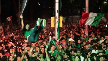 La playera verde de México, inspirada en la Piedra del Sol, ya está agotada en la tienda en línea de Adidas. Foto: Tomada del Gobierno de la CDMX