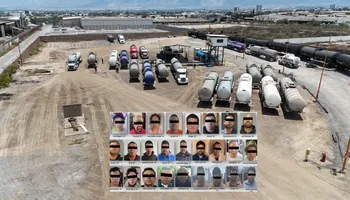 Elementos de seguridad resguardan inmueble con pipas y tambos usados para almacenar gasolina ilegalmente.
