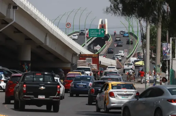 Obras de modernización en la Glorieta 24 Horas de Pachuca.