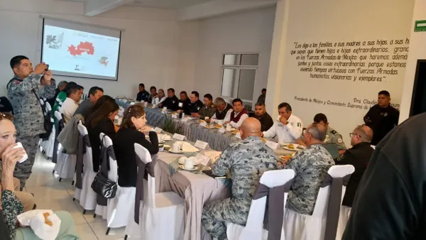 Tatiana Ángeles Moreno durante reunión con mandos de la Guardia Nacional.