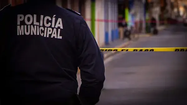 Tras varias detonaciones, vecinos de la calle Fraternidad, en la comunidad de Jagüey de Téllez, encontraron sin vida a un trabajador del tren que viajará de Pachuca a la Ciudad de México.