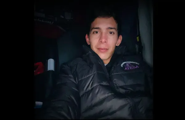 Jesús Alberto Nochebuena Molina, de 29 años y originario de Tulancingo, Hidalgo; fue visto por última vez el 15 de agosto en Guanajuato, donde sufrió el robo del tráiler que conducía.