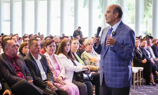 Natividad Castrejón Valdez, titular de la SEPH, durante su intervención ante más de 800 autoridades de Educación Básica en Hidalgo.
