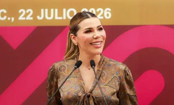 Mensajes filtrados por Héctor de Mauleón exhiben el costo de la asesoría contratada por la gobernadora de Baja California.