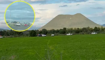 Elementos de la Policía Estatal y corporaciones de seguridad despliegan un fuerte operativo sobre la carretera Pachuca-Ciudad Sahagún tras el robo de una unidad oficial. Foto: Cortesía