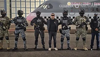 Elementos de fuerzas especiales durante un operativo de detención en Zapopan, Jalisco