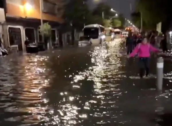 Inundación en el paradero de Indios Verdes afecta la circulación hacia la México-Pachuca