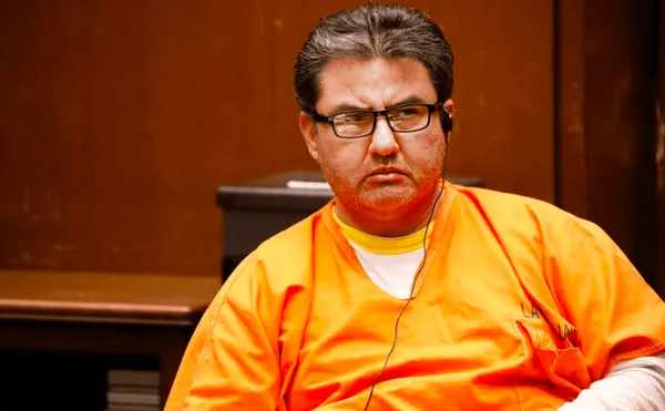 Naasón Joaquín García, líder de la Luz del Mundo, cumple una sentencia de 16 años por abuso sexual y ahora suma cargos por crimen organizado y tráfico sexual.