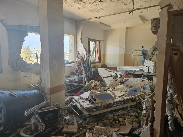 Complejo Médico Nasser en Jan Yunis, Gaza, tras el ataque de agosto de 2025