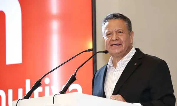 El gobernador Julio Menchaca anunció revisiones estrictas a permisos de construcción e inversiones en infraestructura vial para corregir la falta de planeación urbana en la zona metropolitana de Pachuca.