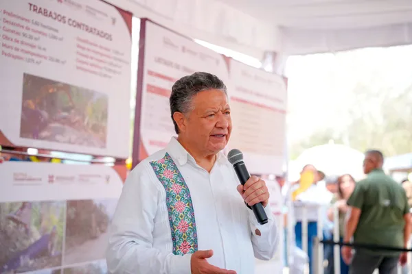 El gobernador Julio Menchaca recalcó el Gobierno de Hidalgo quitará las concesiones a las unidades de transporte público que no cumplan con el reglamento de operación. Foto:Archivo