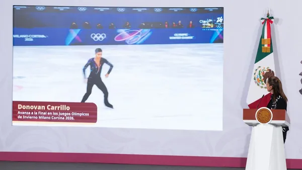 Claudia Sheinbaum proyectando video de Donovan Carrillo en la conferencia mañanera