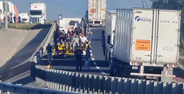 Un grupo de personas irrumpió el bloqueo que agricultores mantenían desde hace 30 horas en la caseta Tula 1, del Arco Norte.