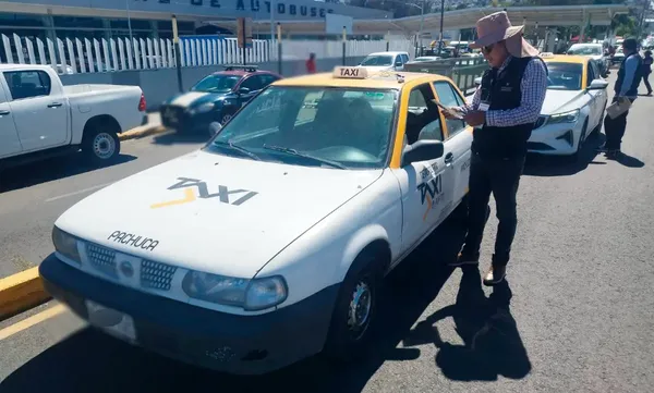 Lyzbeth Robles Gutiérrez, titular de la Semot, anunció que las nuevas tarifas de taxi para las distintas regiones de Hidalgo se darán a conocer antes del inicio de la Feria de San Francisco. Foto: Semot
