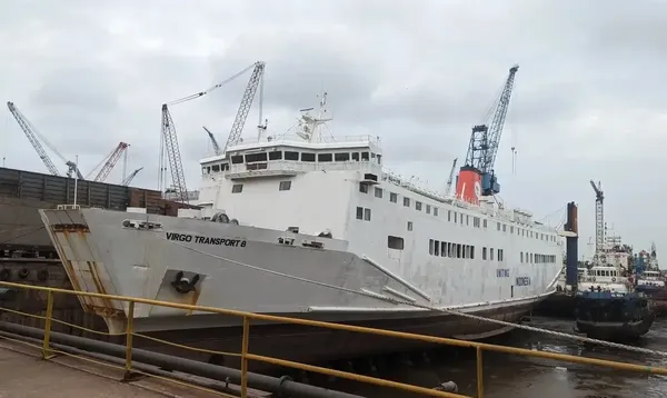 Operativo de búsqueda y rescate en el mar de Java tras el naufragio de un ferry en Indonesia