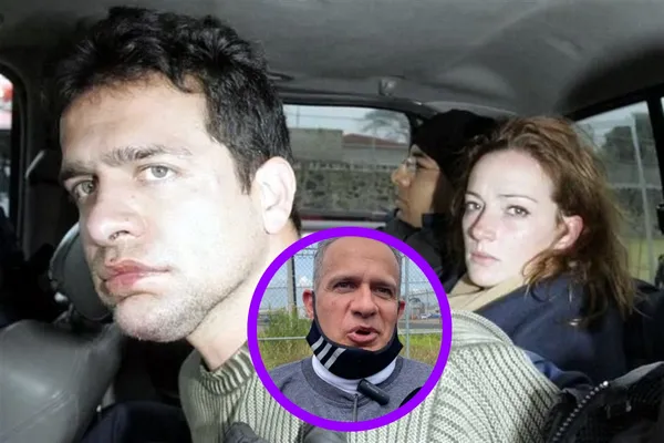 Israel Vallarta y Florence Cassez esposados dentro de una patrulla durante su detención en 2005.