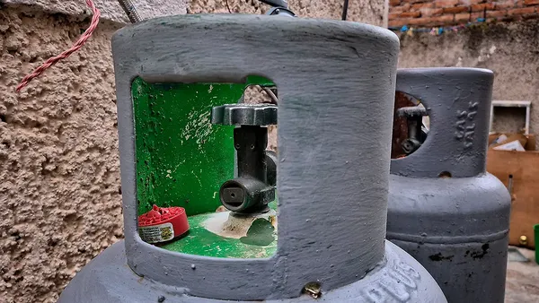 Fachada de juzgados penales en Apan, Hidalgo, tras fallo condenatorio por feminicidio.