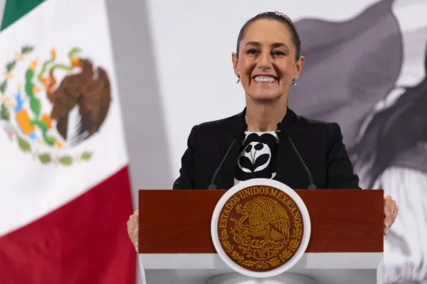 Sheinbaum mitin Zócalo 2025 gobernadores adelante morenistas detrás