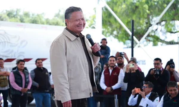 El gobernador de Hidalgo, Julio Menchaca Salazar, anunció la integración de una denuncia contra la plataforma Uber por operación irregular en el estado.