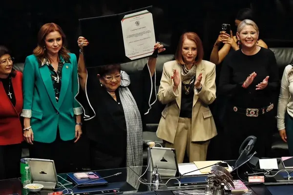 Ernestina Godoy toma protesta como fiscal general ante el Senado.
