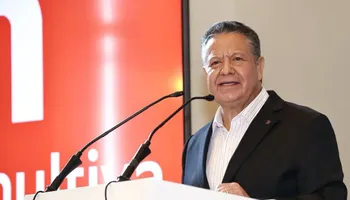 El gobernador Julio Menchaca anunció revisiones estrictas a permisos de construcción e inversiones en infraestructura vial para corregir la falta de planeación urbana en la zona metropolitana de Pachuca.