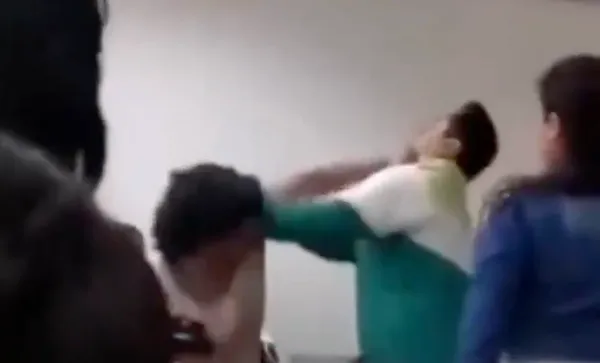lumno agrede a su maestro en la Universidad Politécnica de Tulancingo.