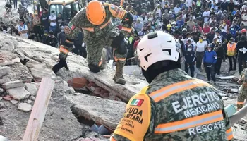 Elementos del Ejército Mexicano realizan labores de rescate en Venezuela, como parte de la ayuda humanitaria que el país envío a la nación sudamericana. Foto: Sedena