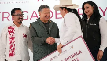 Julio Menchaca, gobernador de Hidalgo, durante un evento oficial donde reiteró que el caso “Estafa Siniestra” continúa abierto y se han recuperado más de 200 millones de pesos.
